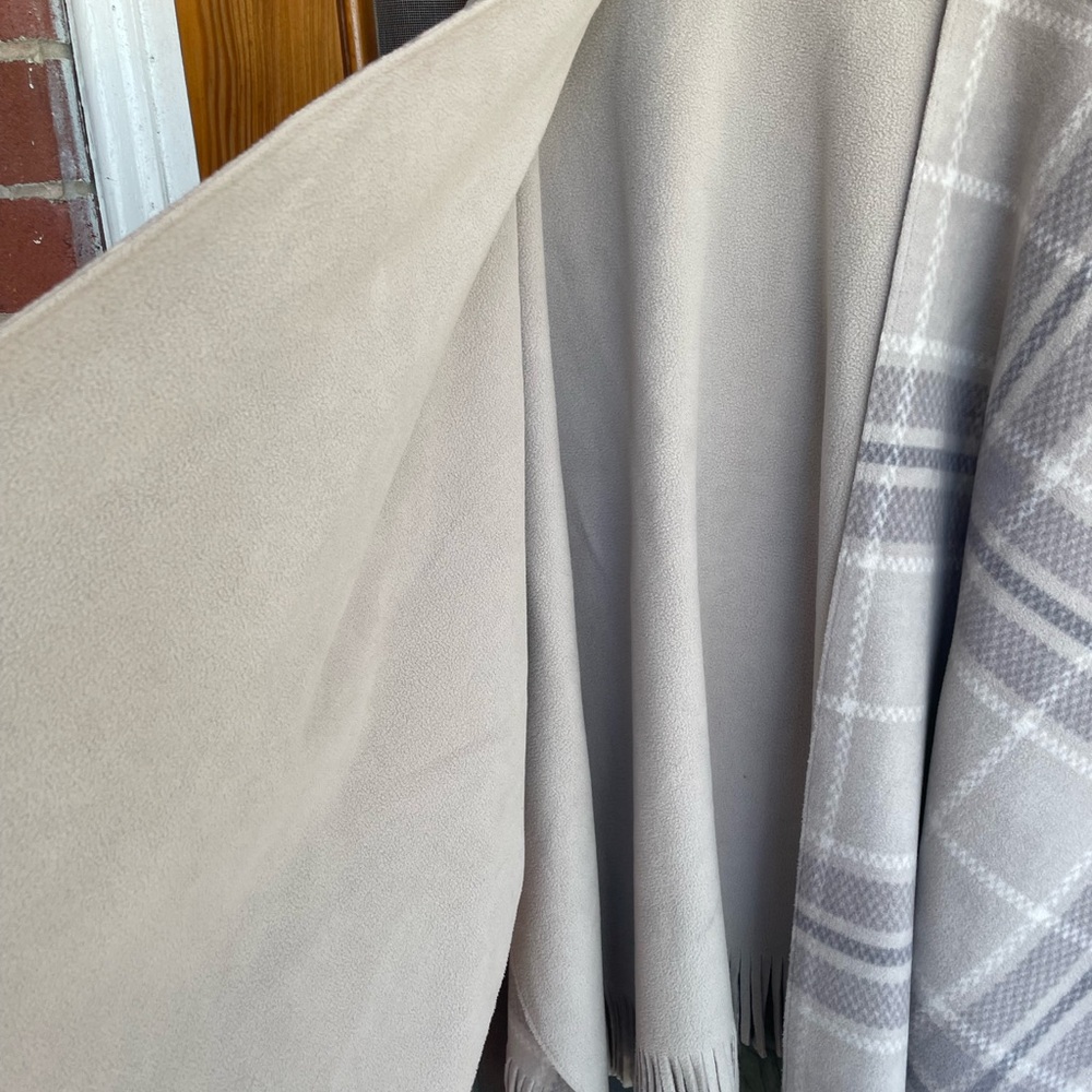 Studio Light Gray Plaid Cozy Wrap - Picture 5 of 7